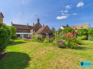 Garden/Rear Aspect - click for photo gallery